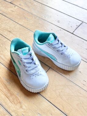 PUMA Carina 3.0 Jelly Fad Kids Sneakers Size 6C